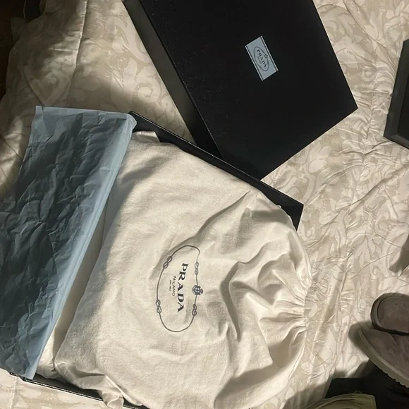 Large Prada Galleria Saffiano Leather Bag - Picture 4 of 15